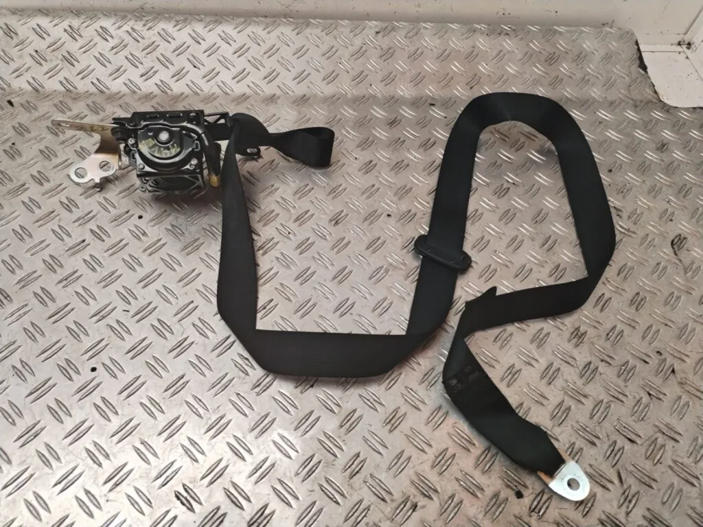 CINTURON SEGURIDAD TRASERO IZQUIERDO 126530