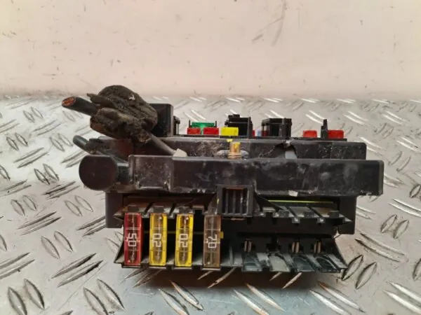 CAJA RELES / FUSIBLES 127224