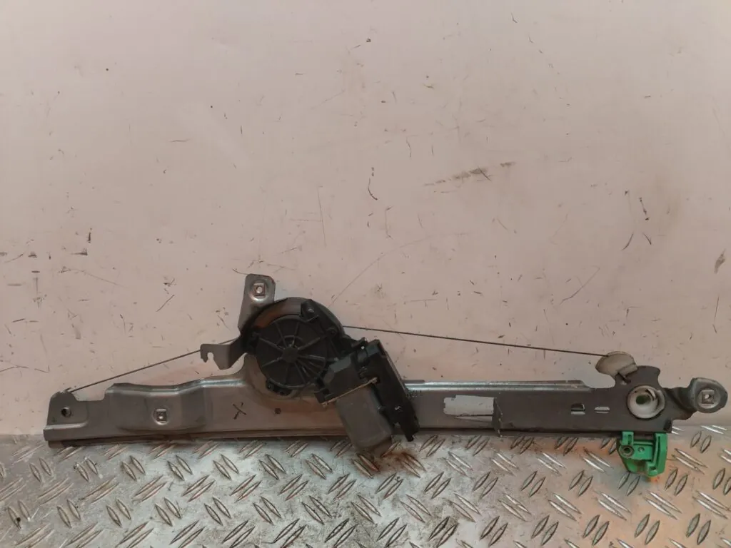 ELEVALUNAS DELANTERO IZQUIERDO 128125