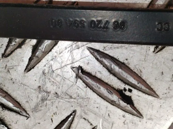 BRAZO LIMPIA DELANTERO IZQUIERDO 128631