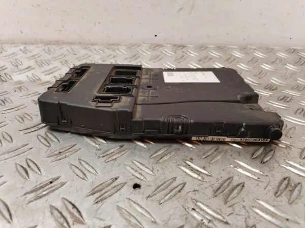 CAJA RELES / FUSIBLES 127560