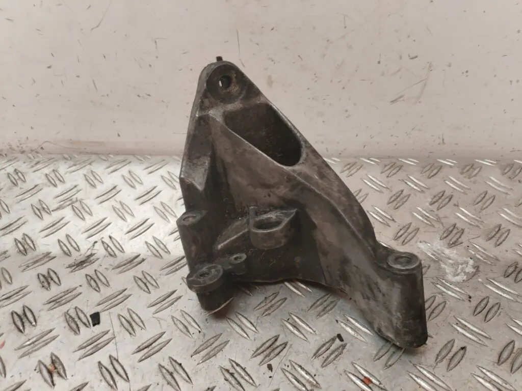 SOPORTE MOTOR DERECHO 128515