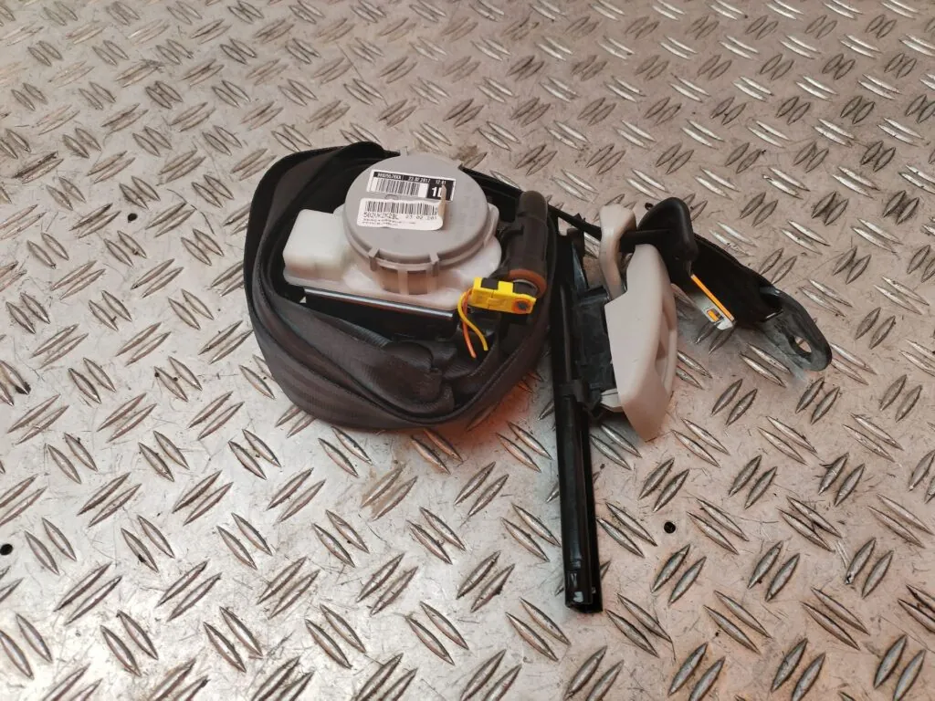 CINTURON SEGURIDAD DELANTERO DERECHO 128385