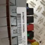 CAJA RELES / FUSIBLES 127112