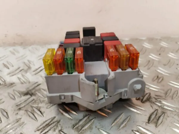 CAJA RELES / FUSIBLES 127112