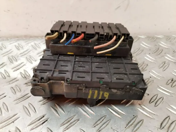 CAJA RELES / FUSIBLES 127224