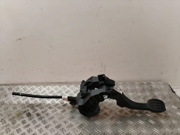 PEDAL EMBRAGUE 127412