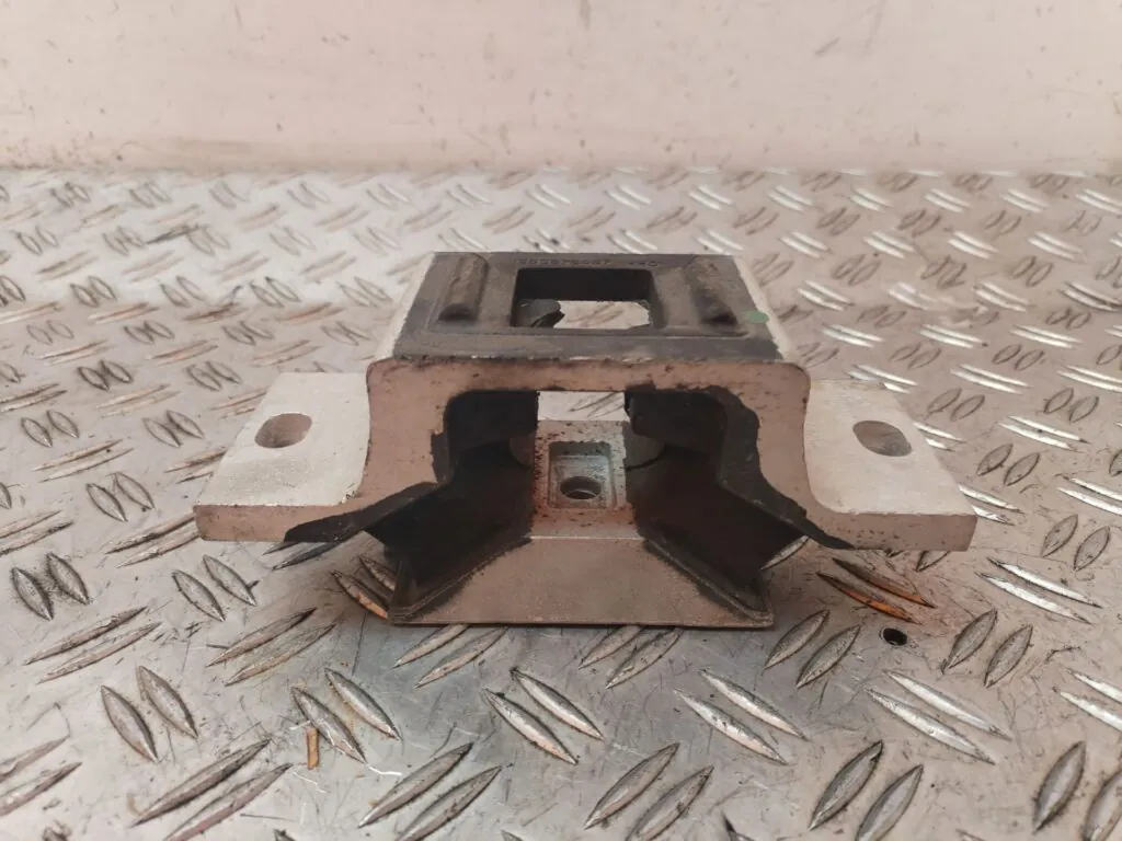 SOPORTE MOTOR IZQUIERDO 128649