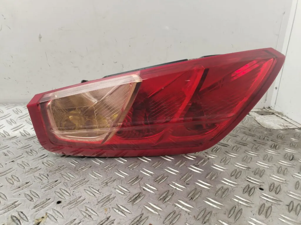PILOTO TRASERO IZQUIERDO 128185