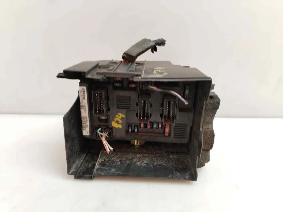 CAJA RELES / FUSIBLES 124301