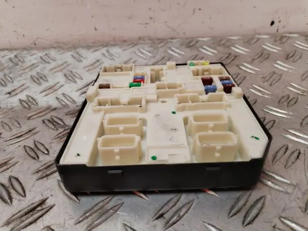 CAJA RELES / FUSIBLES 127692