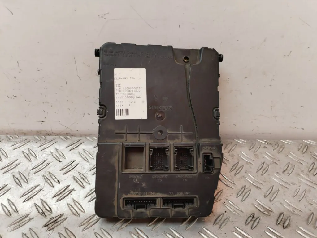 CAJA RELES / FUSIBLES 127560