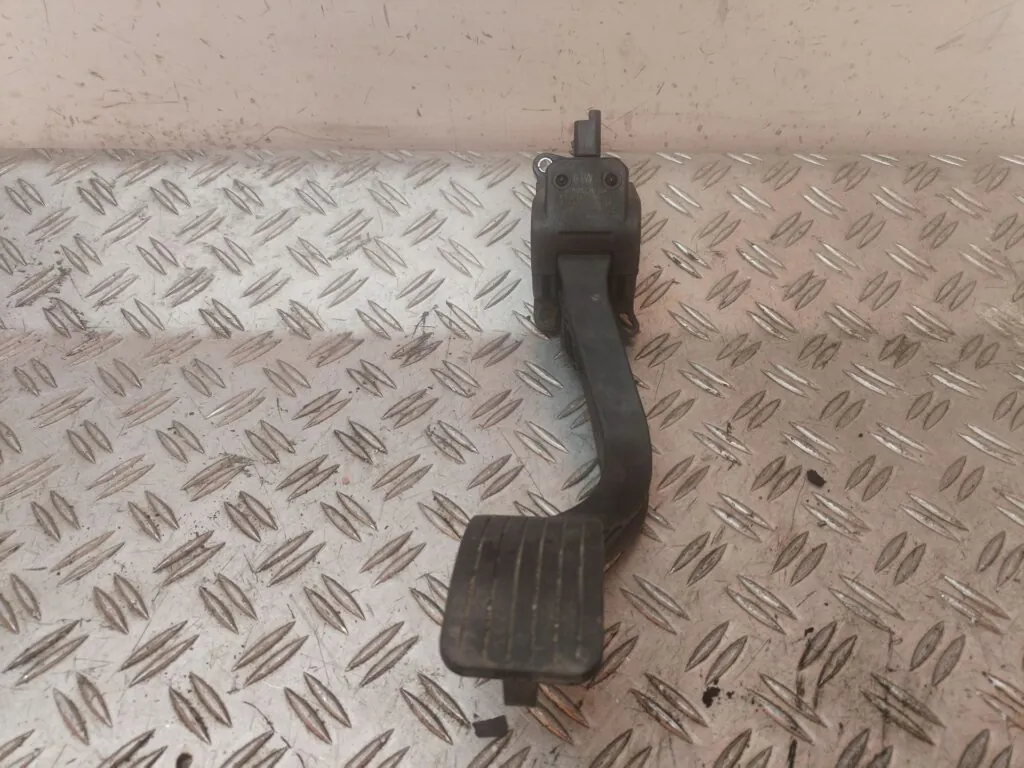 PEDAL ACELERADOR 128548
