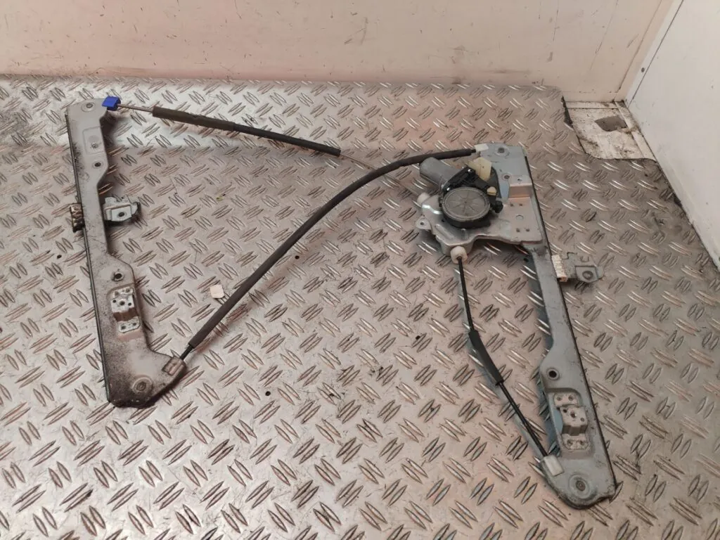 ELEVALUNAS DELANTERO IZQUIERDO 128250