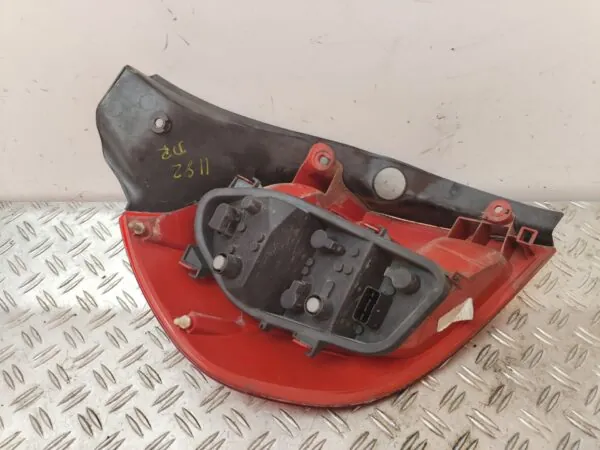 PILOTO TRASERO DERECHO 126996