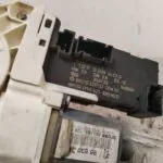 ELEVALUNAS DELANTERO DERECHO 127557