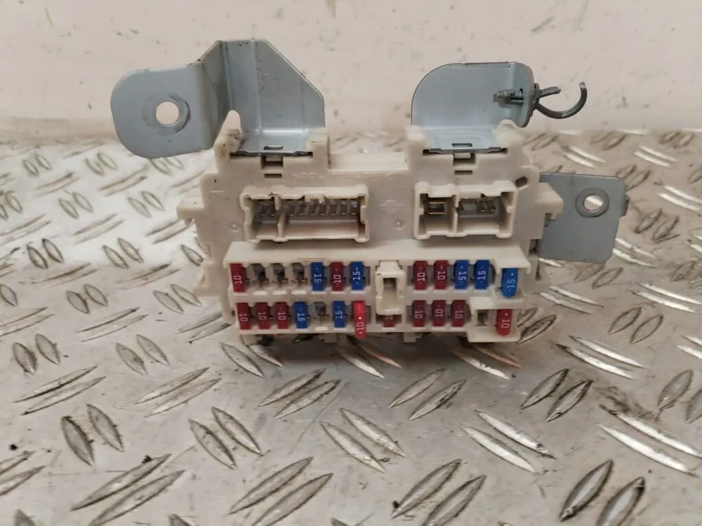 CAJA RELES / FUSIBLES 128724