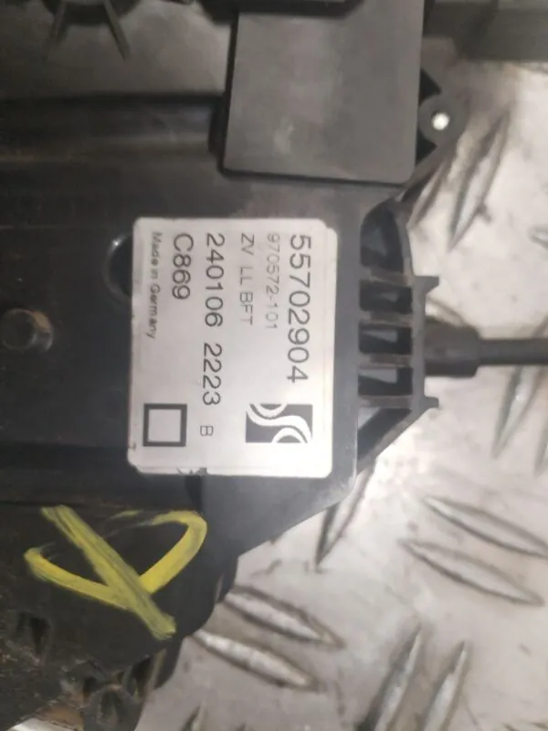 CERRADURA PUERTA DELANTERA DERECHA 128205