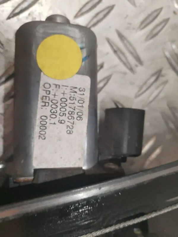 ELEVALUNAS DELANTERO DERECHO 128204