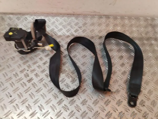 CINTURON SEGURIDAD DELANTERO DERECHO 127835