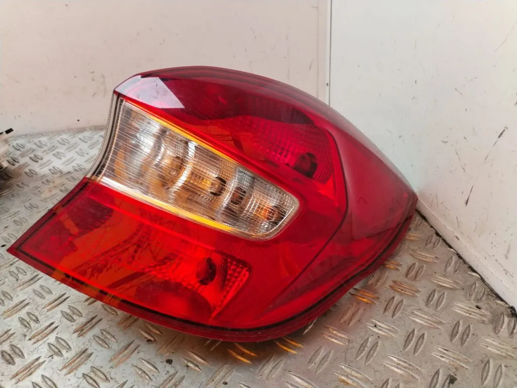 PILOTO TRASERO DERECHO 127520