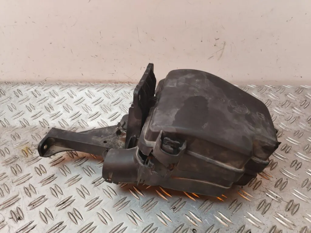 CAJA RELES / FUSIBLES 127331