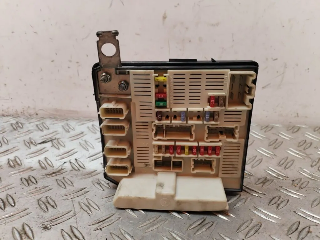 CAJA RELES / FUSIBLES 128913