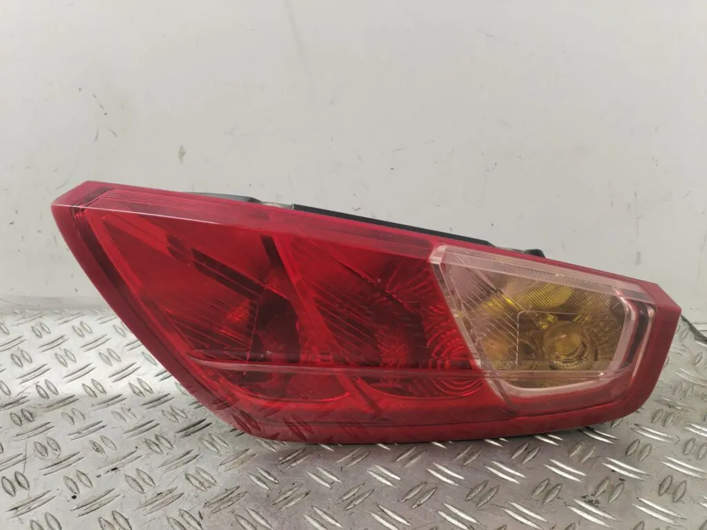 PILOTO TRASERO DERECHO 128184