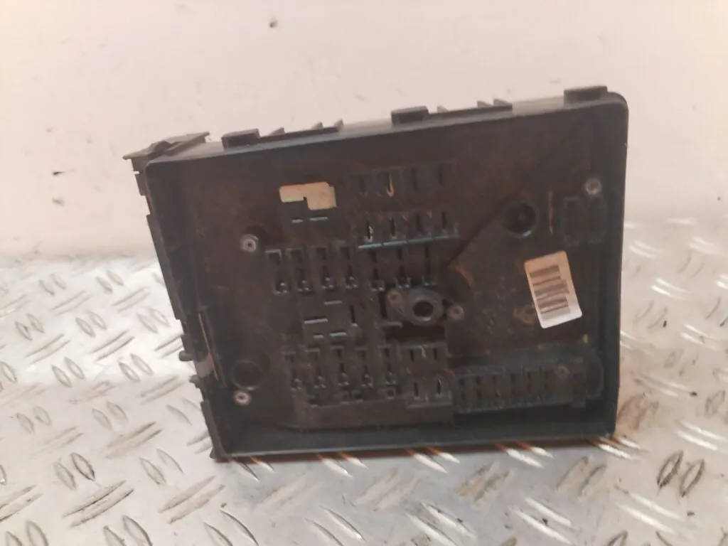CAJA RELES / FUSIBLES 126621
