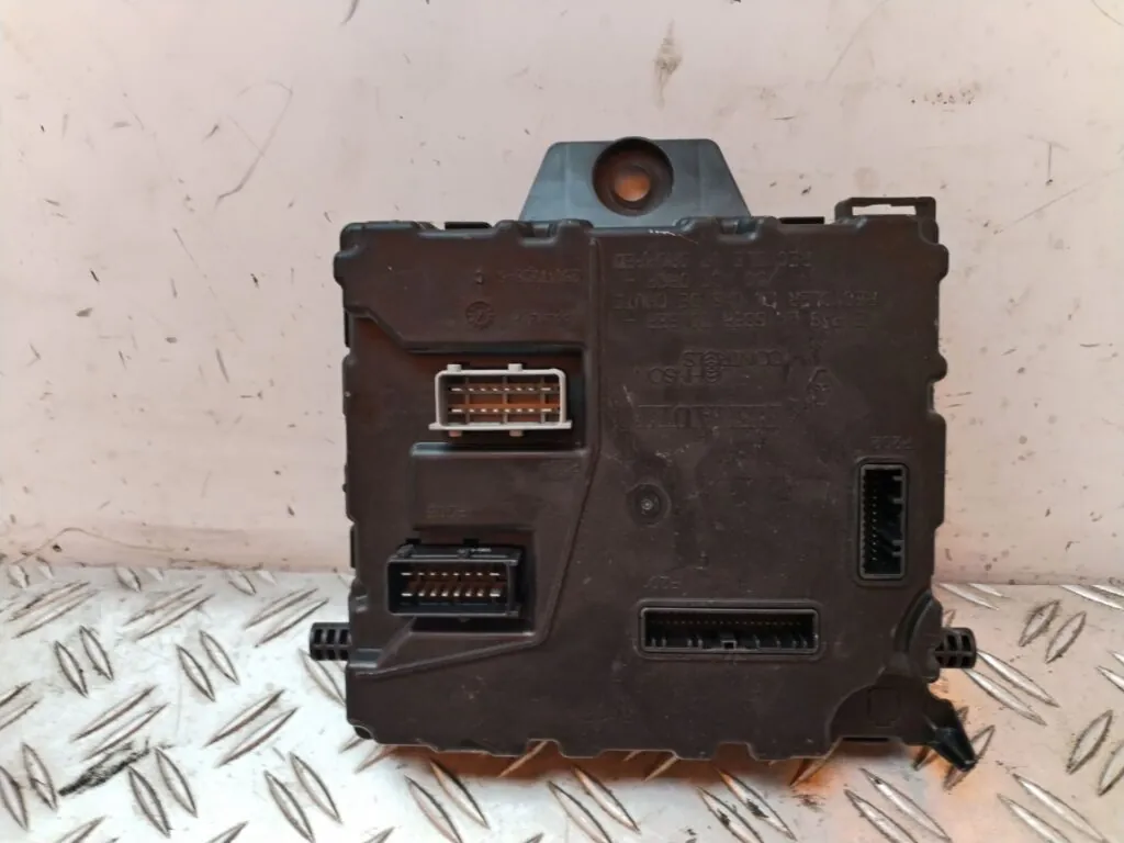 CAJA RELES / FUSIBLES 128686