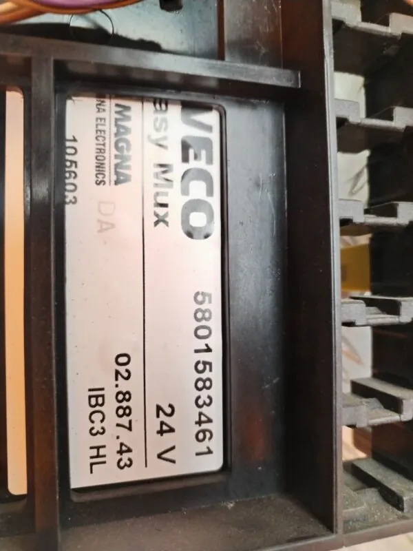 CAJA RELES / FUSIBLES 128935