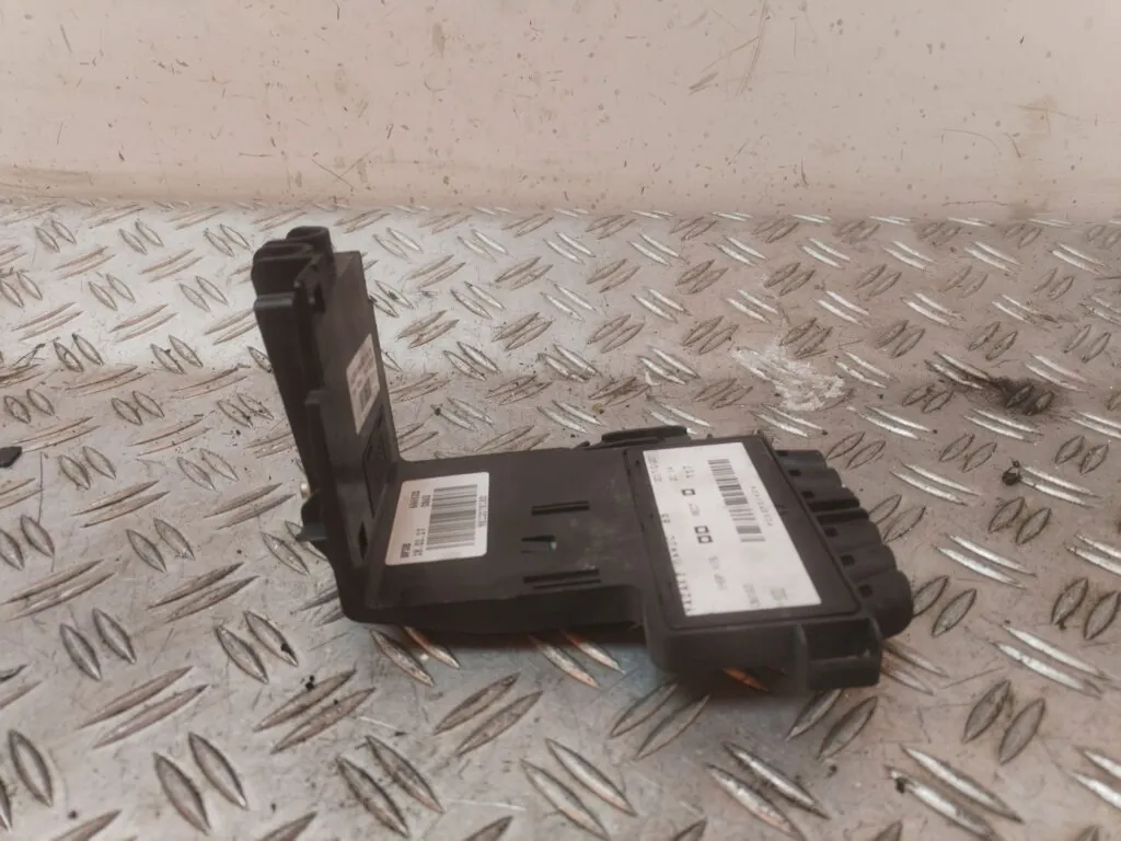 CAJA RELES / FUSIBLES 128532