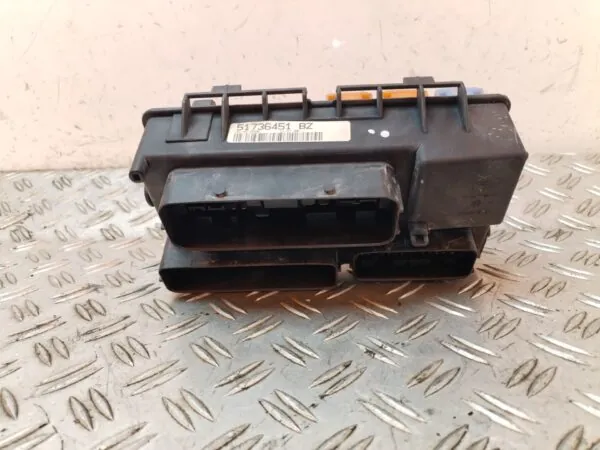 CAJA RELES / FUSIBLES 128480