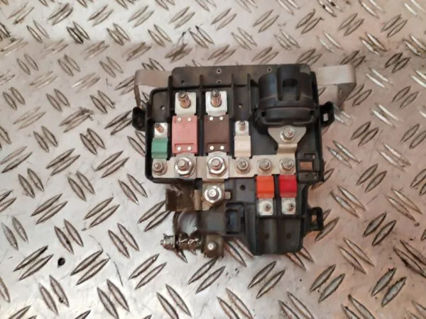 CAJA RELES / FUSIBLES 128690