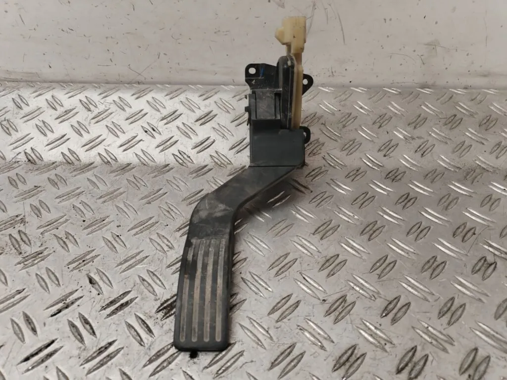 PEDAL ACELERADOR 129902