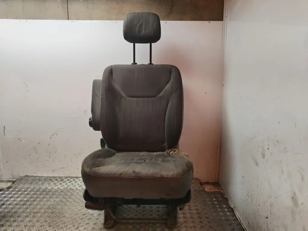 ASIENTO DELANTERO IZQUIERDO 130548
