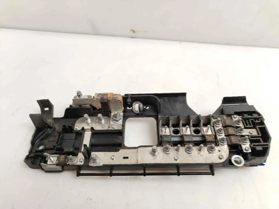 CAJA RELES / FUSIBLES 124397