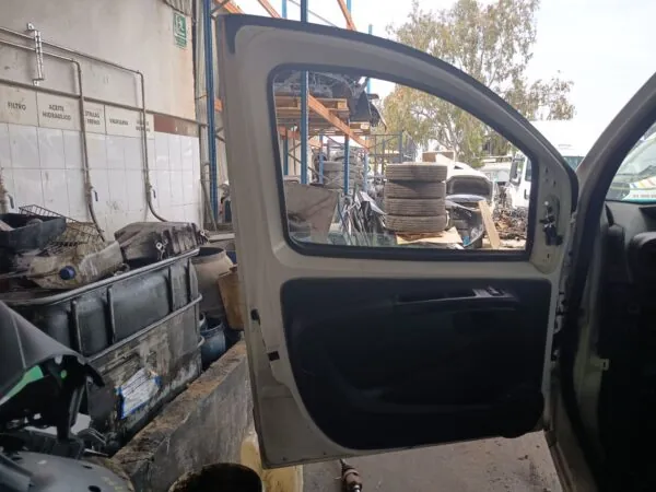 PUERTA DELANTERA IZQUIERDA 129930