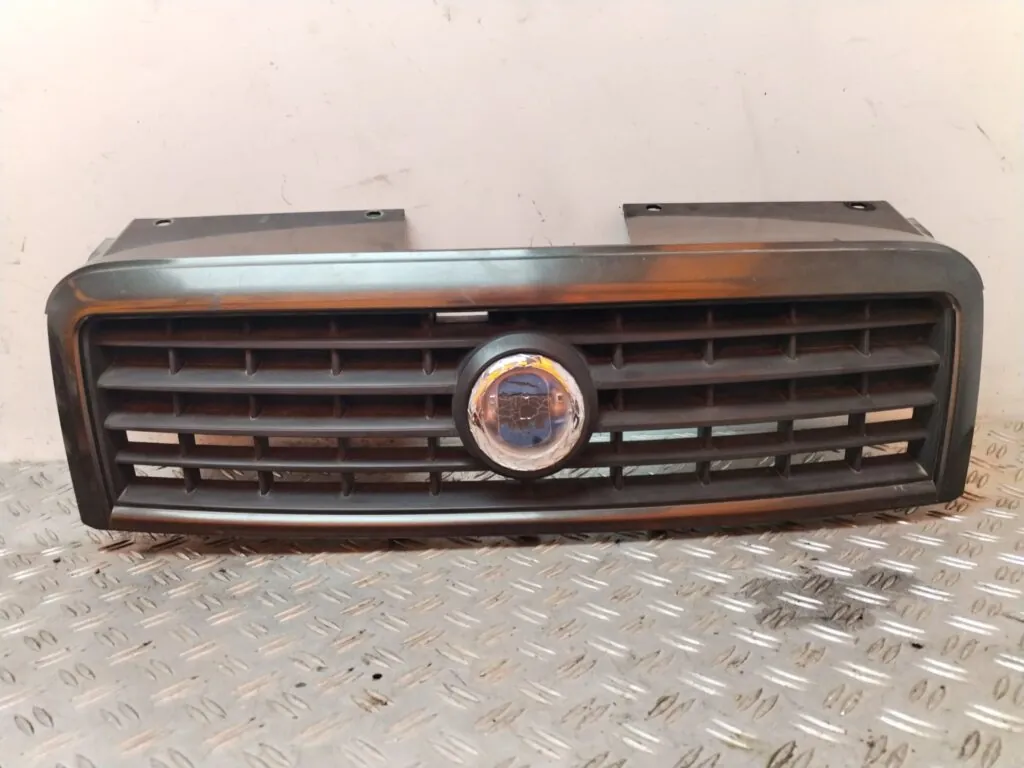 REJILLA DELANTERA 129500
