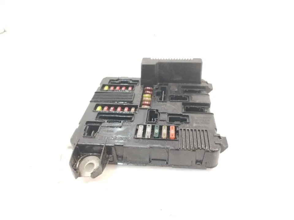 CAJA RELES / FUSIBLES 124002