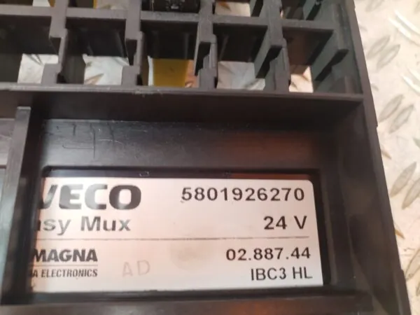CAJA RELES / FUSIBLES 129250