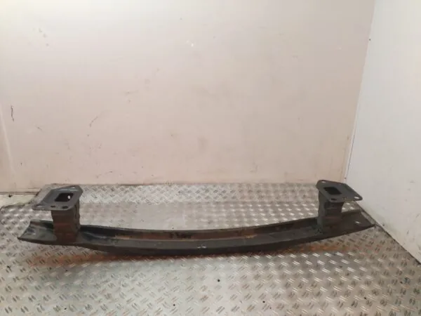 REFUERZO PARAGOLPES DELANTERO 130302