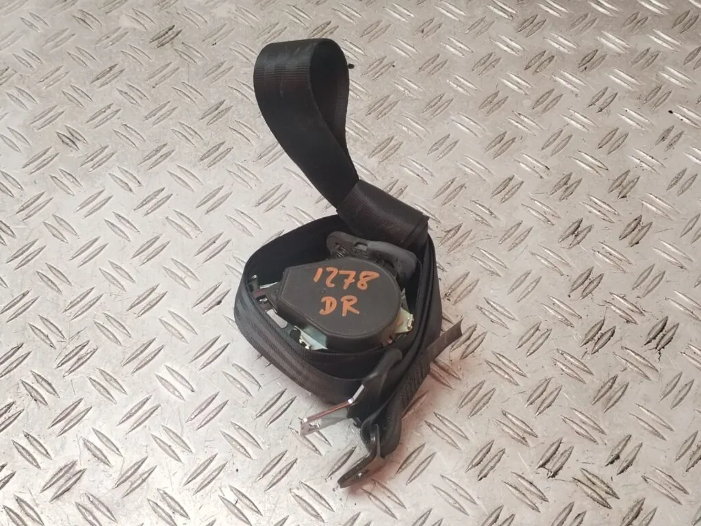CINTURON SEGURIDAD DELANTERO DERECHO 130273