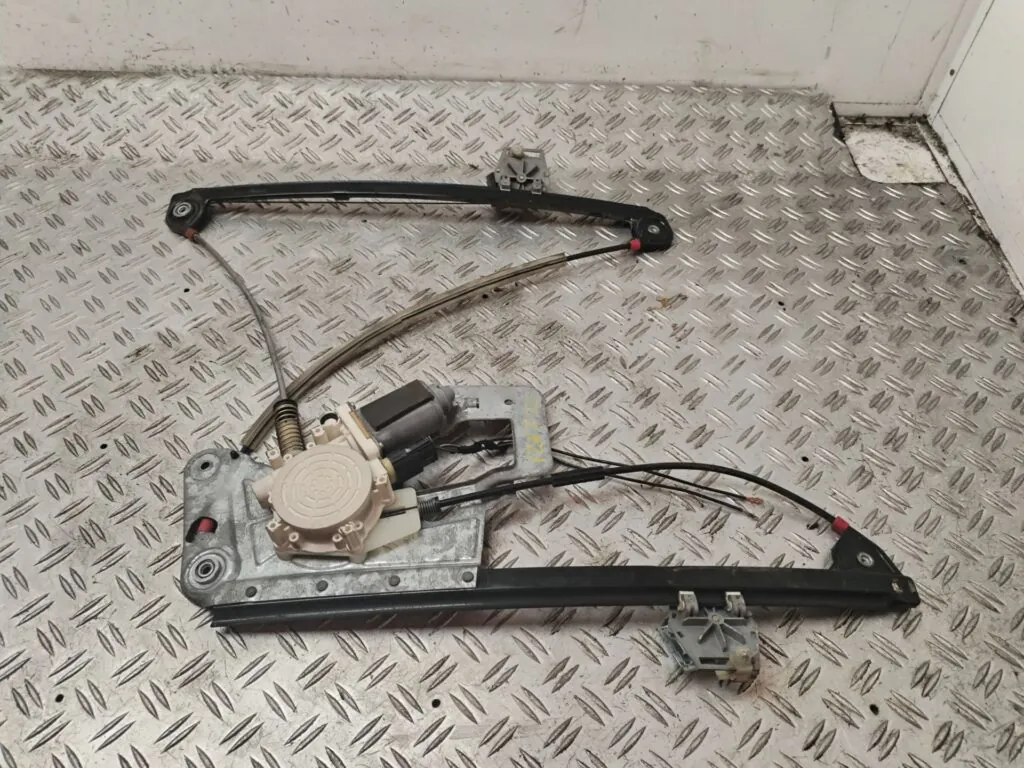 ELEVALUNAS DELANTERO IZQUIERDO 130367