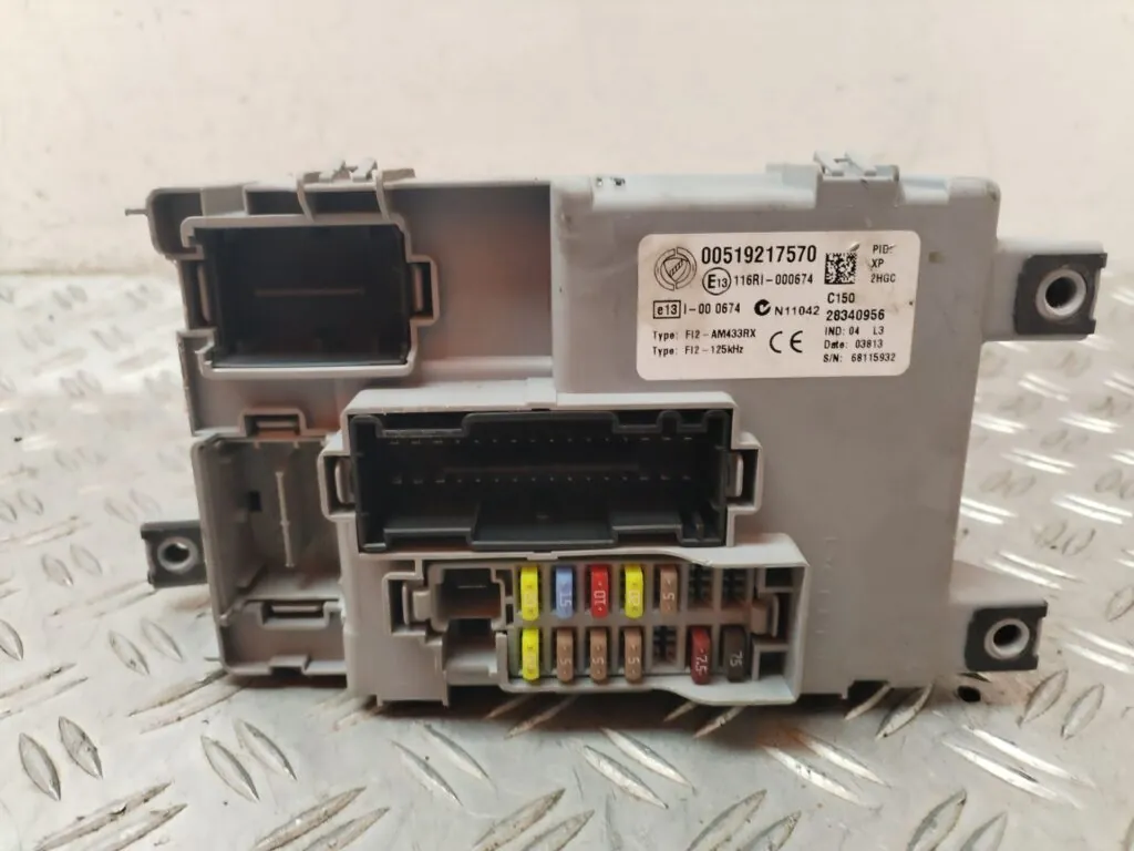CAJA RELES / FUSIBLES 129340