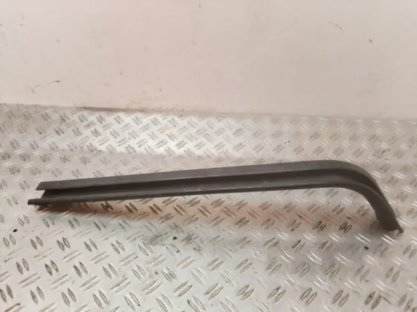 SOPORTE / GUIA PUERTA CORREDERA 130001
