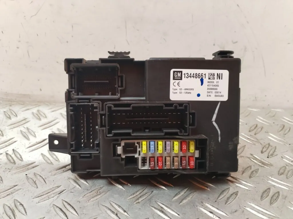 CAJA RELES / FUSIBLES 129628