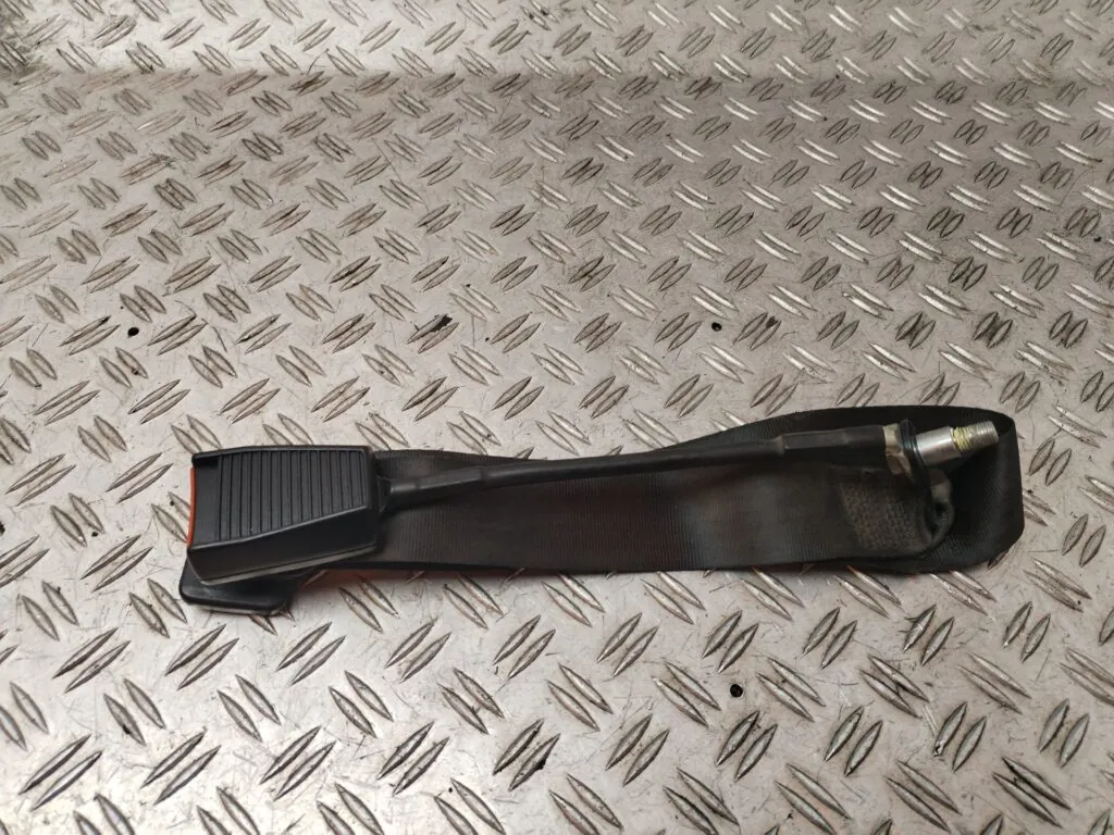 ENGANCHE CINTURON DELANTERO DERECHO 128350
