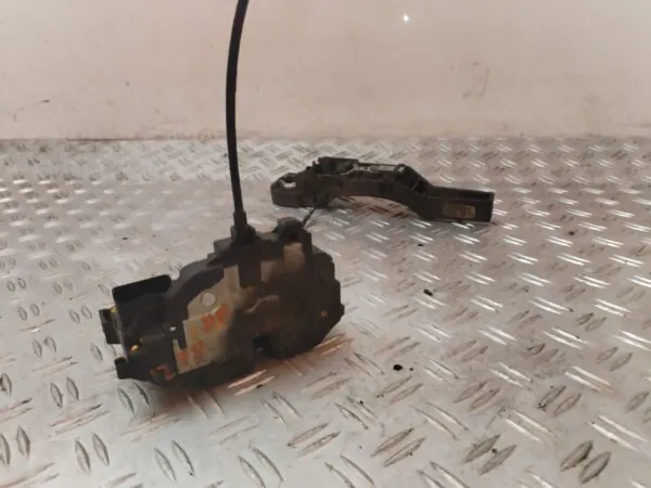 CERRADURA PUERTA DELANTERA DERECHA 130290