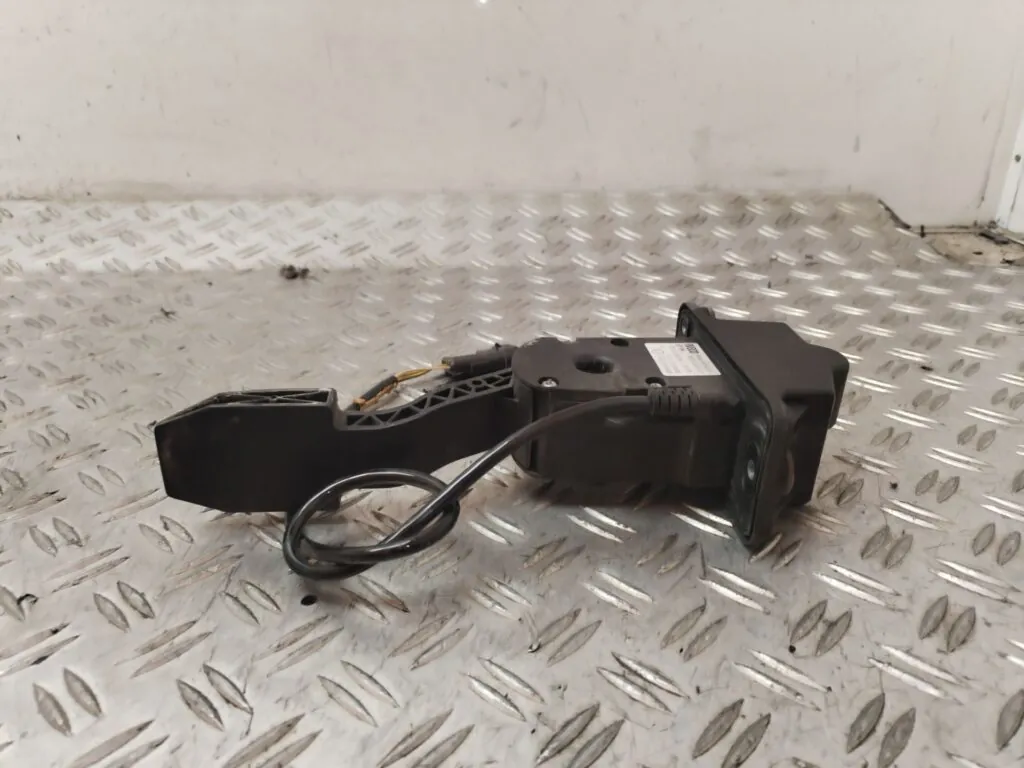 PEDAL ACELERADOR 129656